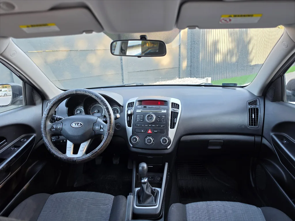 Kia Ceed / vezetett szervizkönyv