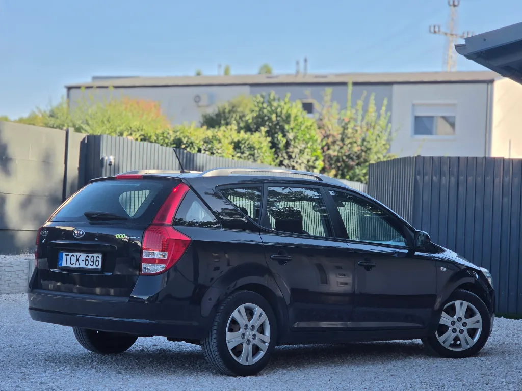 Kia Ceed / vezetett szervizkönyv