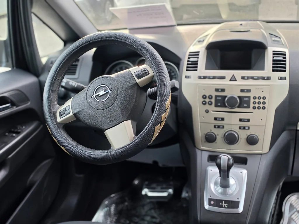 Opel Zafira/7 személy/ Automata