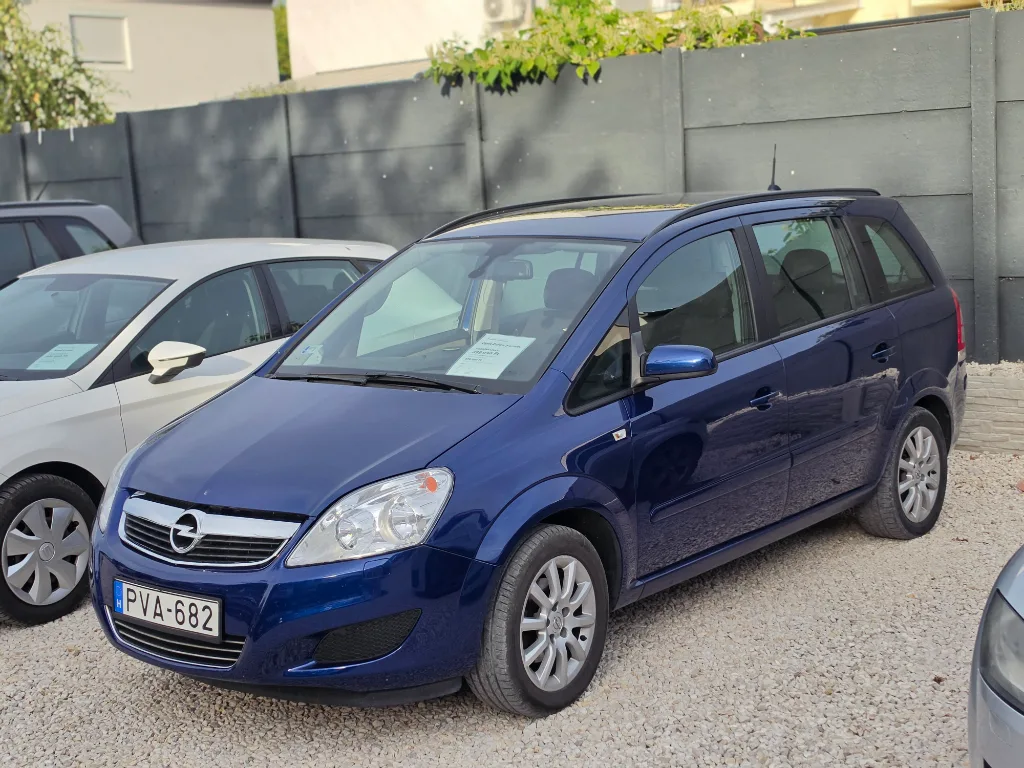 Opel Zafira/7 személy/ Automata