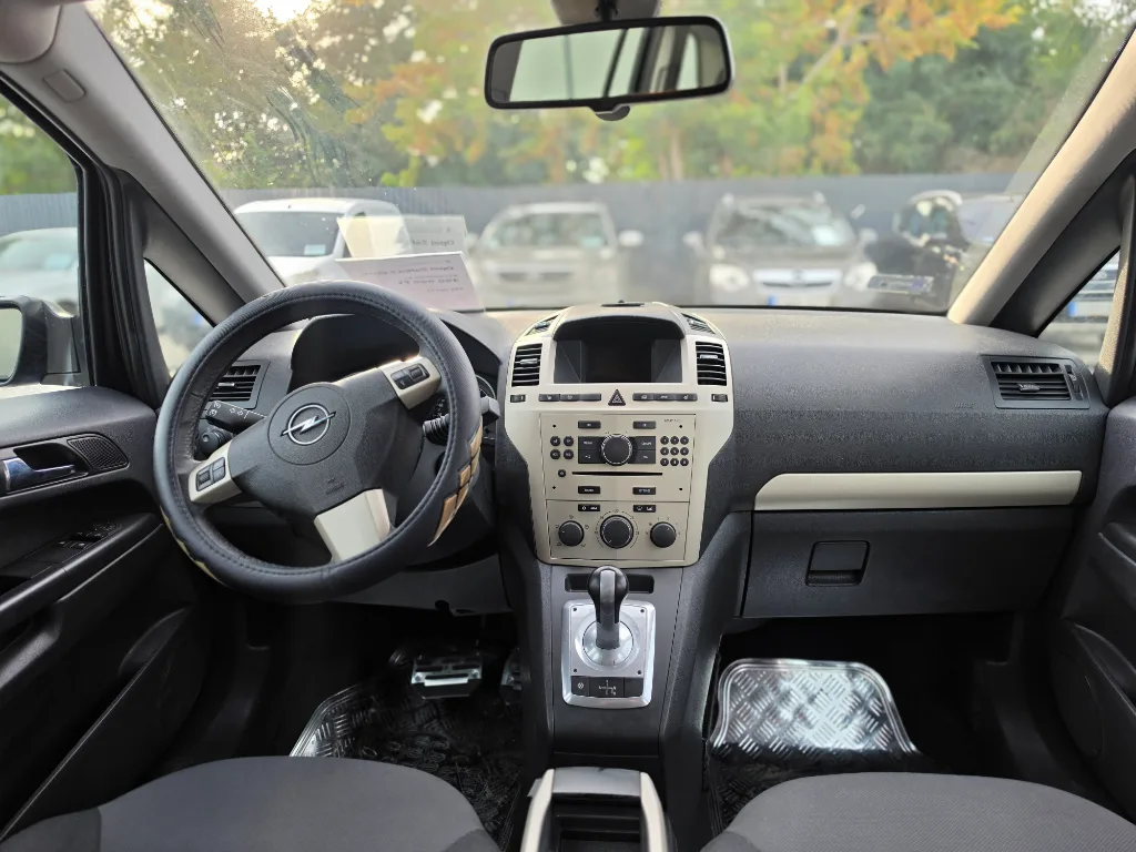 Opel Zafira/7 személy/ Automata