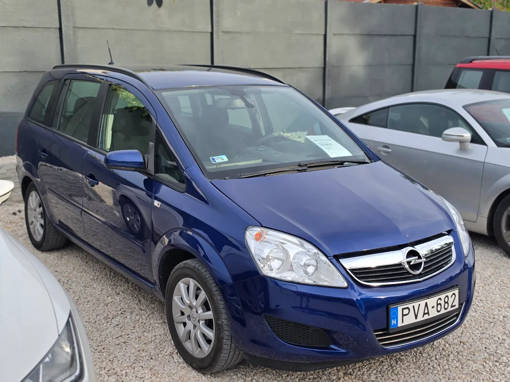 Opel Zafira/7 személy/ Automata