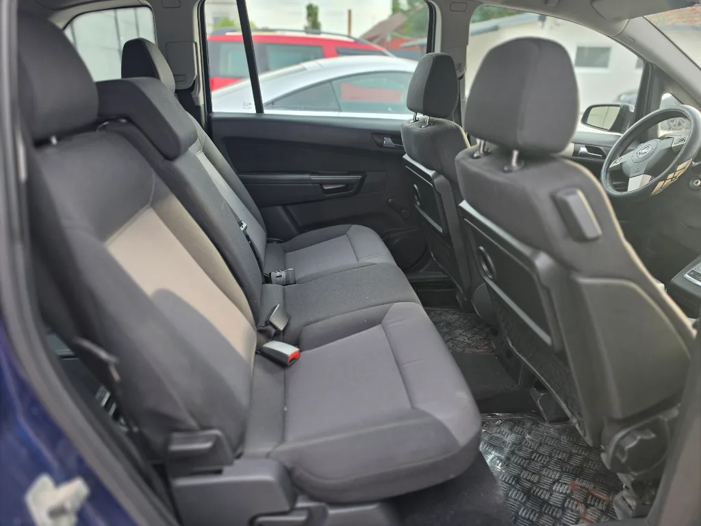 Opel Zafira/7 személy/ Automata