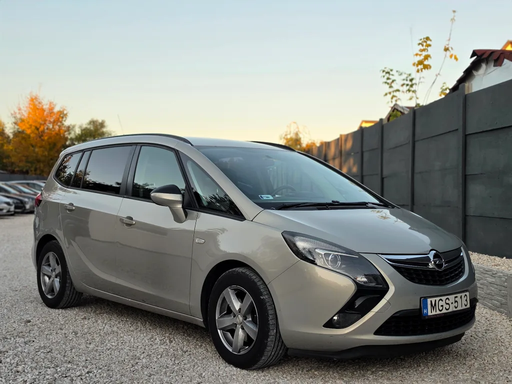 Opel Zafira Tourer Dízel / 7személyes