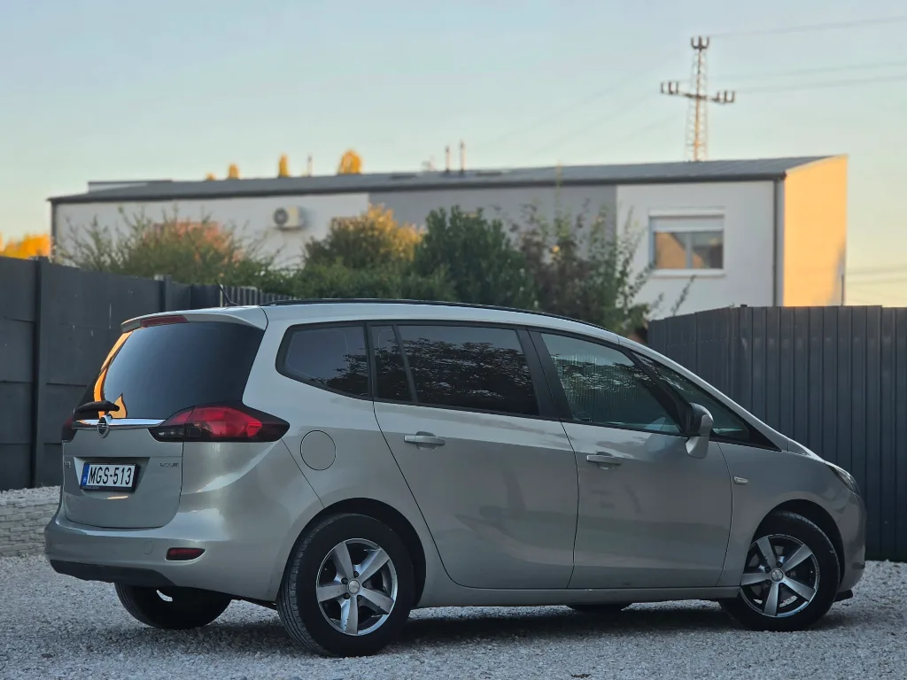 Opel Zafira Tourer Dízel / 7személyes