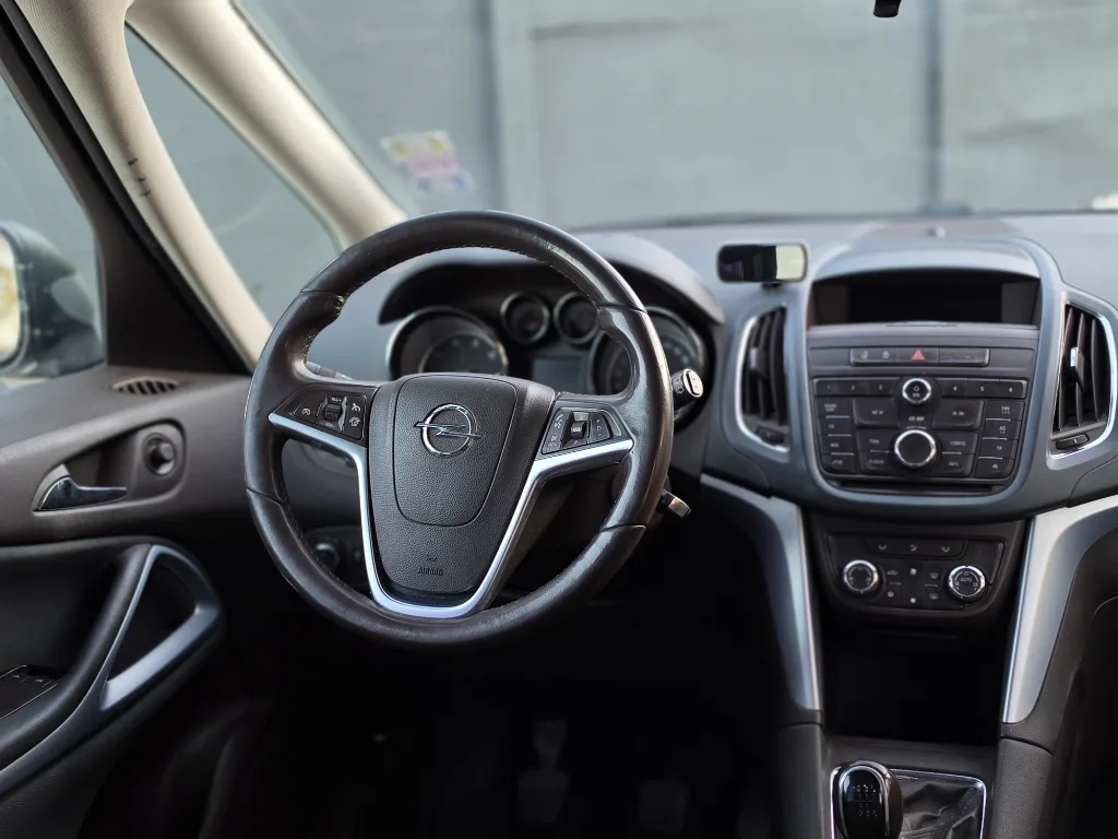 Opel Zafira Tourer Dízel / 7személyes