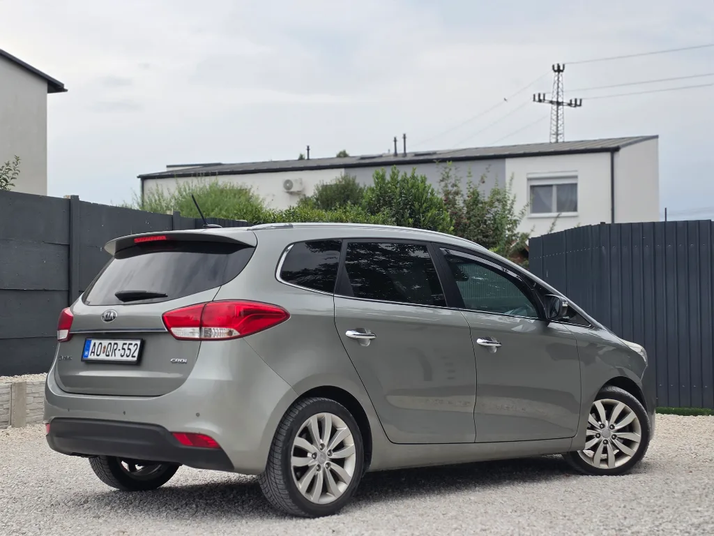 Kia Carens 7 személyes/Automata