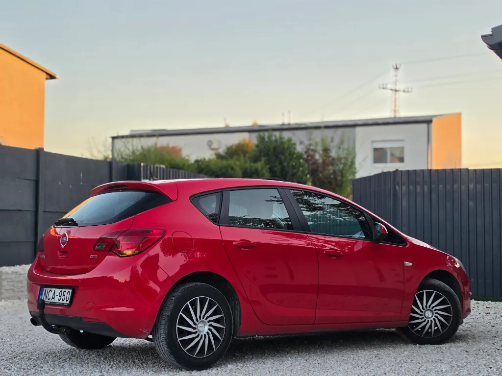 Opel Astra J