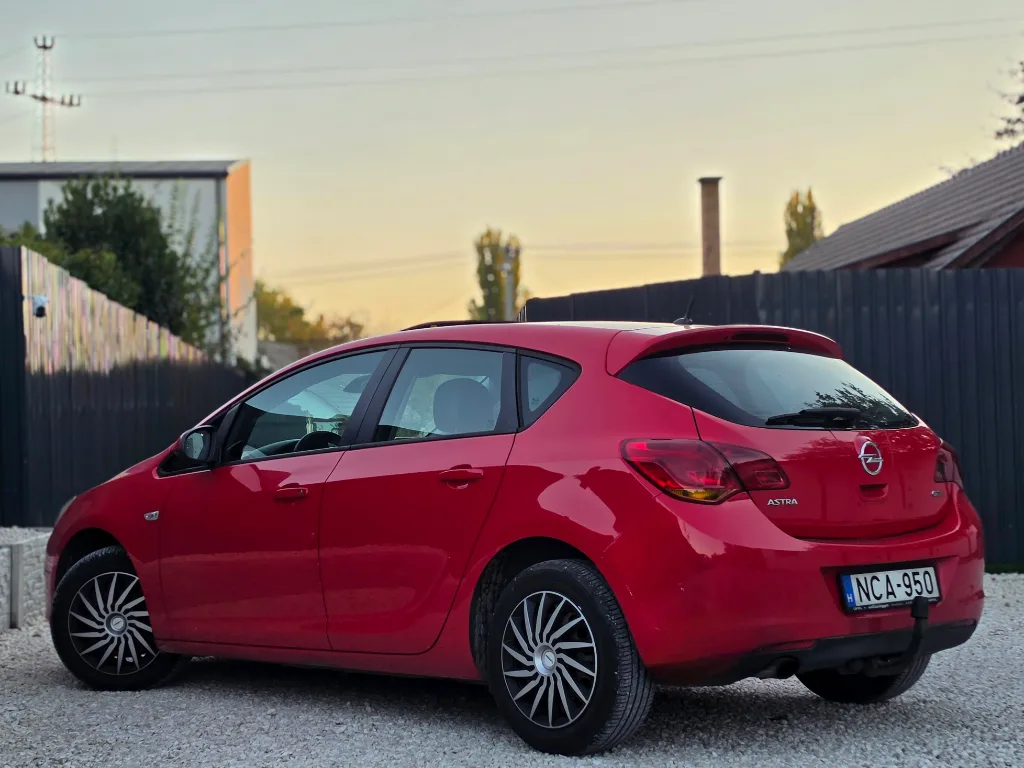 Opel Astra J