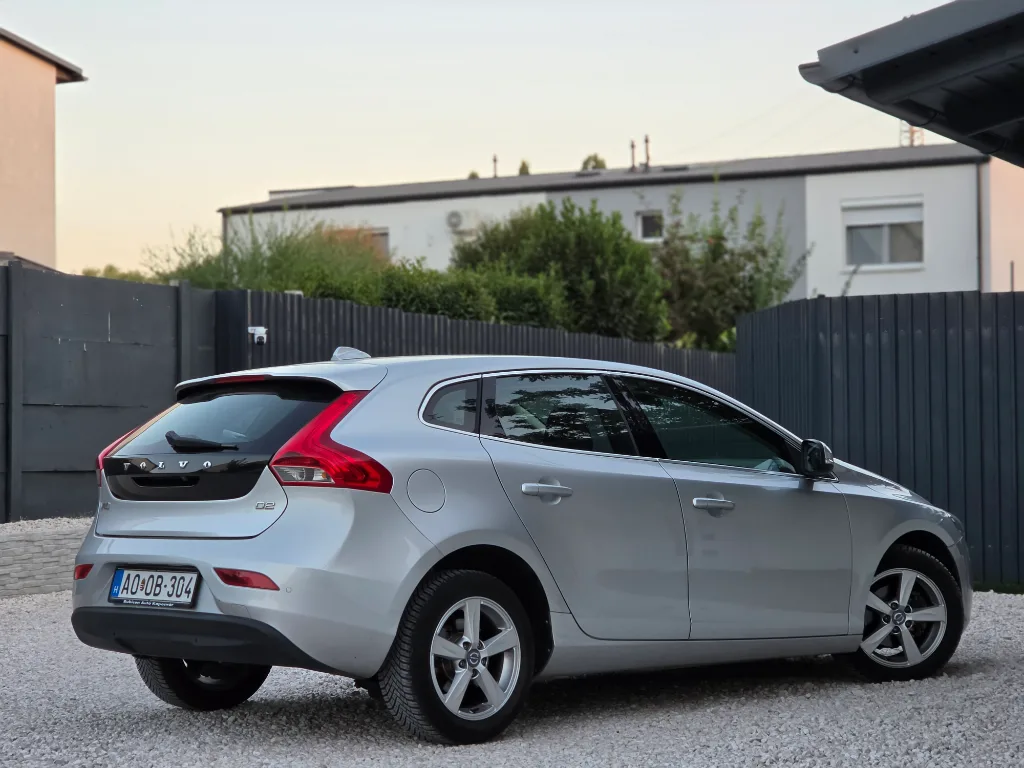 Volvo V40